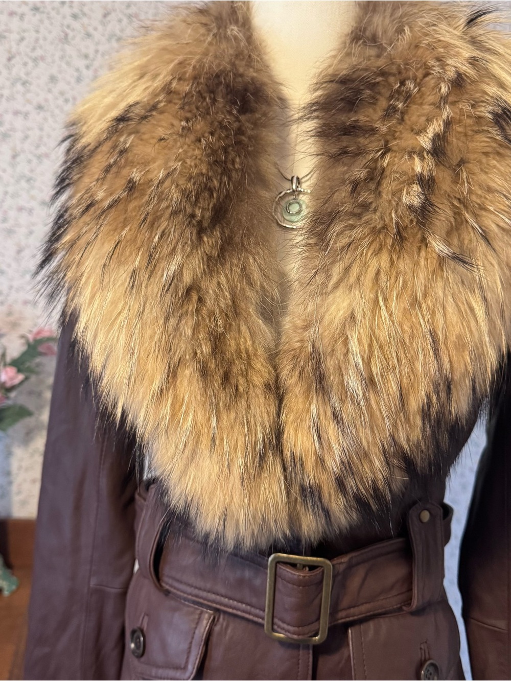 Danier Dark Brown Leather Jacket with Tan Fur Collar - Picture 2 of 9